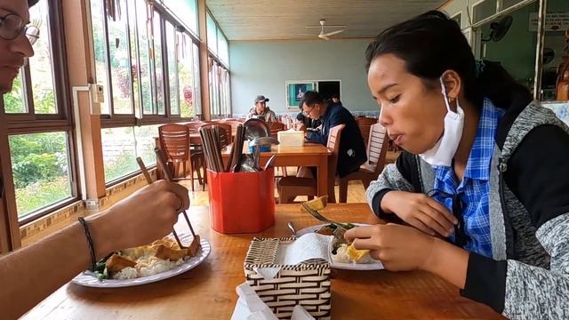 Dalat, Vietnam to Pleiku! How comfortable bus ride in Vietnam is? смотреть онлайн