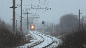 "Зима началась!" ТЭП70-0479 с пригородным поездом Алапаевск - Екатеринбург-Пасс.