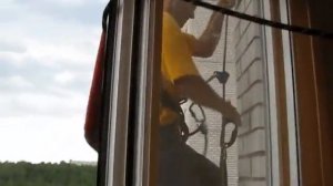 Монтаж кондиционера альпинистом..AVI