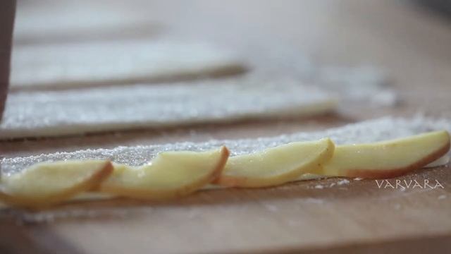 БУЛОЧКИ - розы ( с яблоками).