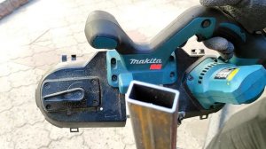 Аккумуляторная ленточная пила Makita DPB 181 Z (Пила 18 в по металлу Макита в работе ,чистый рез)