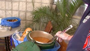 Раздача еды в кафе на "Искре" - программа "Пища жизни", Сочи