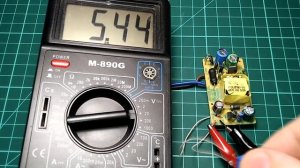 Источник питания для электронных самоделок из старой зарядки от телефона.