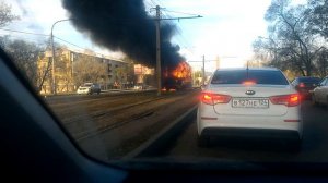 горит трамвай в Красноярске.