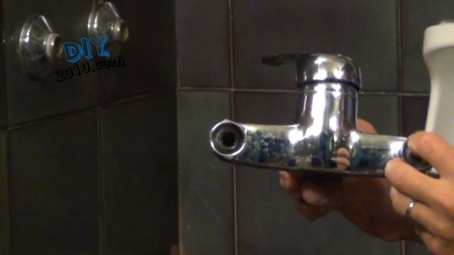 How to replace a mixer shower tap | How to change shower taps | How to fix shower mixer tap смотреть онлайн