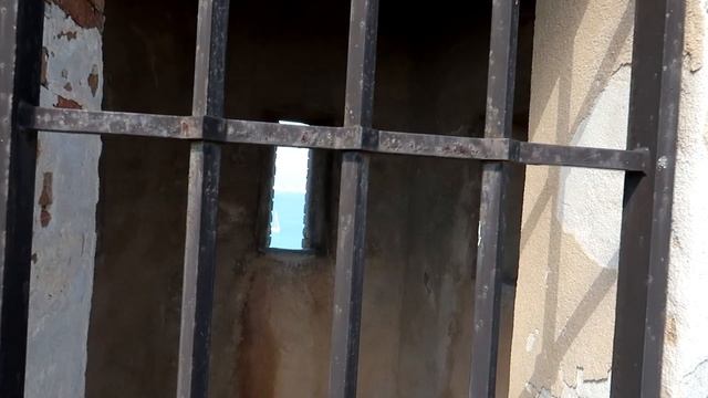 ?ЗАМОК ИЗ ДЖЕЙМСА БОНДА?, ФИАЛКОВОЕ МОРОЖЕНОЕ?, И ЛУЧШИЕ СУВЕНИРЫ С ЛАЗУРНОГО БЕРЕГА? смотреть онлайн