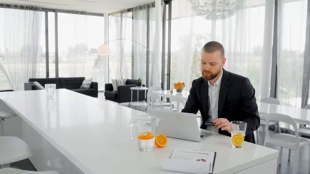 Бизнес Бизнесмен Мужчина Работа Офис Дом Ноутбук Телефон Разговор смотреть онлайн