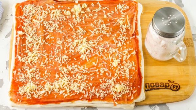 Пицца с красной икрой