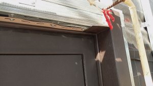Монтаж каркаса и околооконных (приоконных) планок вокруг уже установленных дверей