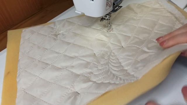DIY / Шьем цельнокройную косметичку в технике свободно ходовой стежки. Первый опыт.