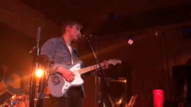 Sam Fender ‘Leave Fast’ смотреть онлайн