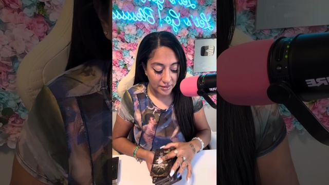 Your Shinning So Bright U Got People Falling Back in Their Seat Oh Weee Alot of Old People Coming смотреть онлайн