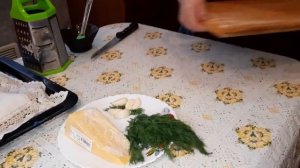 Багет с чесноком, укропом и сыром! Быстро просто вкусно!