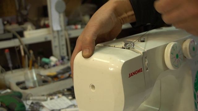 Почему петляет и рвёт верхнюю нить исправная швейная машина? смотреть онлайн