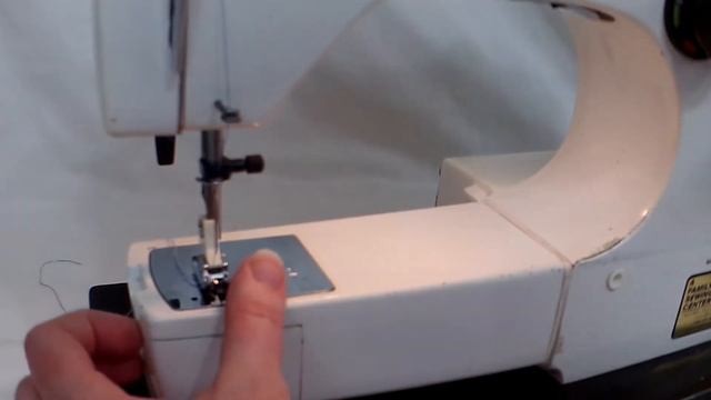 Vintage Husqvarna Viking 6370 Sewing Machine removable parts смотреть онлайн