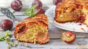 Простой и быстрый пирог-выручалочка.
ПИРОГ НА СМЕТАНЕ, СО СЛИВАМИ