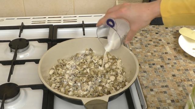 Жульен в багете. Вкуснейший жульен с курицей и грибами.