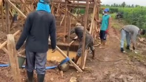 Home construction day #5 We pumped out the water using submersible pump ?