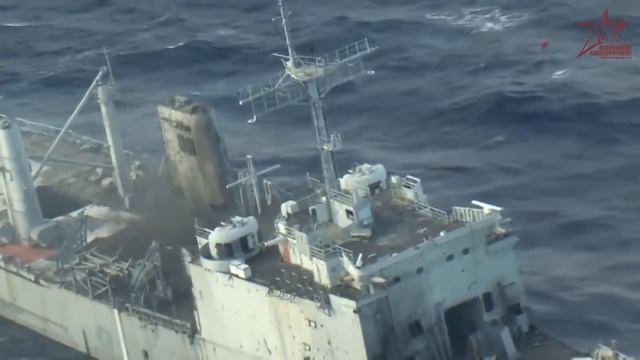 Как тонет десантный корабль США смотреть онлайн