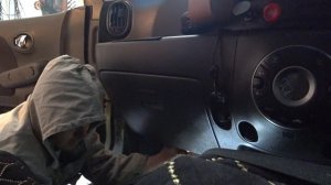 замена салонного фильтра на Nissan Cube z12