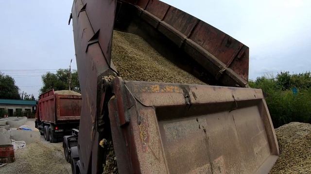 Производство железобетонных колец!!! Приехала щебенка 5 на 20 ! Встречаем, разгружаем!!! смотреть онлайн