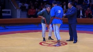 Маленький побеждает большого. Борьба на поясах.Tatar wrestling