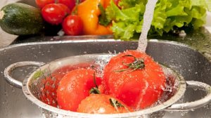 Семь способов ОЧИЩЕНИЯ ФРУКТОВ, зелени и овощей от нитратов, пестицидов,  химикатов, яиц паразитов..