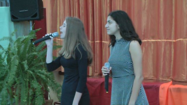 Леся и Аня - A Million Voices (Полина Гагарина) смотреть онлайн