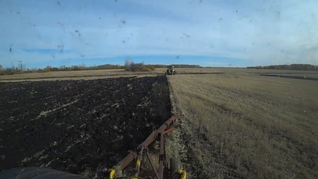 Пахота зяби, отпал корпус у ПЛН-4-35, осень! смотреть онлайн
