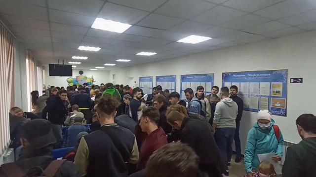 Очередь у отдела миграционной полиции в Костанае смотреть онлайн