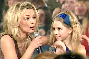 Попробуйте догадаться о ком поют Ирина Салтыкова с дочкой - совершенно невозможно