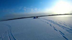 ЗИМНЯЯ РЫБАЛКА С НОЧЕВКОЙ в палатке на льду. Первый лед в Беларуси 2021-2022.