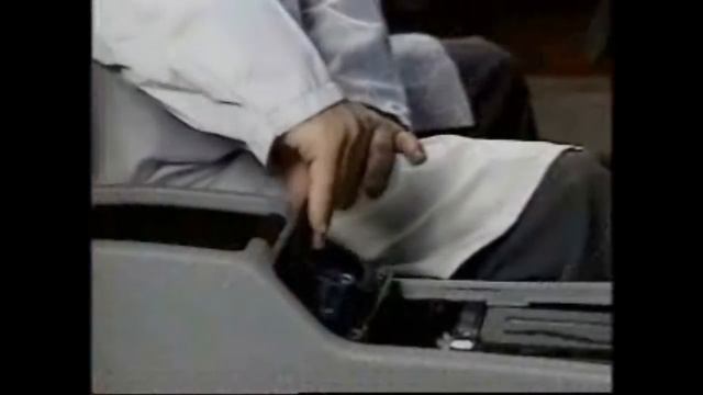 Как снять среднюю консоль на Mercedes-Benz W210 смотреть онлайн