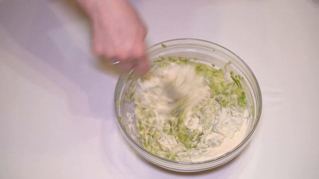 ОЛАДЬИ ИЗ КАБАЧКОВ самый ПРОСТОЙ РЕЦЕПТ! Вкуснейшие КАБАЧКОВЫЕ ОЛАДЬИ! Оладушки из кабачков с манко