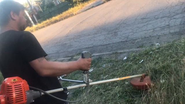 Покос травы бензокосой (триммером) kema смотреть онлайн