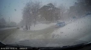 Учитесь, как надо заезжать на переднем приводе в горку )))