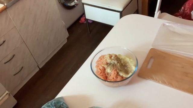 Разделка и заготовка полуфабрикатов из трех кур/заморозка смотреть онлайн