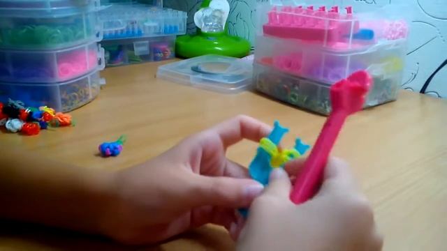лимон из резинок на рогатке. PCOLORFUL FRINDSHIP LOOM BANDS смотреть онлайн