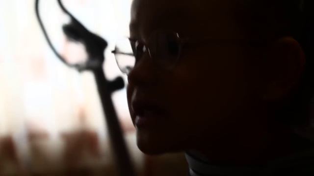 ГЕНИАЛЬНАЯ ДЕВОЧКА УЧИТСЯ ГОВОРИТЬ ПРАВИЛЬНО.MOV смотреть онлайн