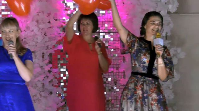 Песня - поздравление от родителей выпускников Харькова 2019 года. (Видеосъёмка, +380953080710) смотреть онлайн