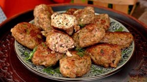Разнообразим классику вкусно.
КОТЛЕТЫ ИЗ ФАРША С БАКЛАЖАНОМ