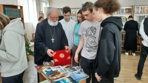 Священник рассказал школьникам 
о Дне православной книги