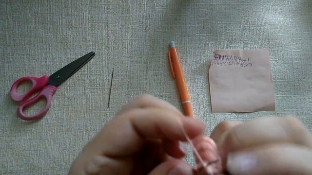 DIY Вязанная шапочка на куклу Барби. Как связать шапочку на Barbie смотреть онлайн