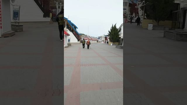 Прогулка по набережной Назукина. Балаклавская бухта, Севастополь, Крым. Скоро набережную закроют
