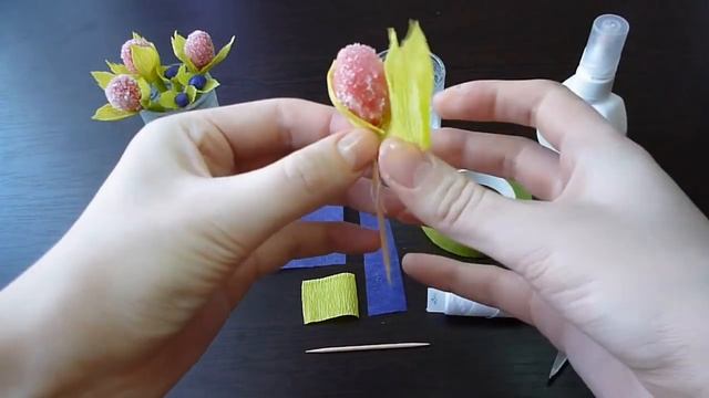 Ягоды из гофрированной бумаги. Сахарные ягодки. смотреть онлайн