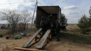 Goldoni Universal. Разгрузка минитрактора из газели.