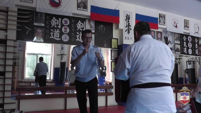 Зарядка со стражем порядка