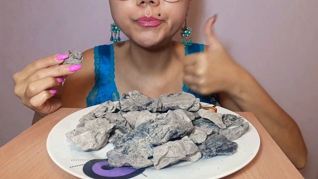 Часть 1.МУКБАНГ/ГЛИНА.Ем серую глину.ASMR/CLAY/MUKBANG/NO TALKING