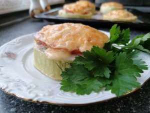 ОЧЕНЬ ВКУСНЫЕ ФАРШИРОВАННЫЕ КАБАЧКИ С ФАРШЕМ,ПОМИДОРАМИ И СЫРОМ В ДУХОВКЕ.