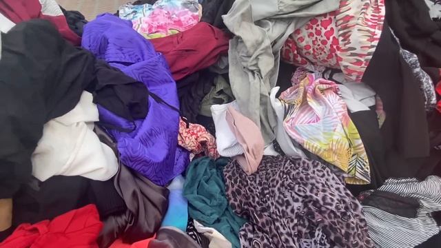 КРУПНЕЙШИЙ РЫНОК СЕКОНД ХЕНДА. ОГРОМНАЯ БАРАХОЛКА С ПРИМЕРКОЙ смотреть онлайн